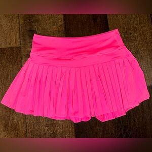 GOLDHINGE pleated tennis skort